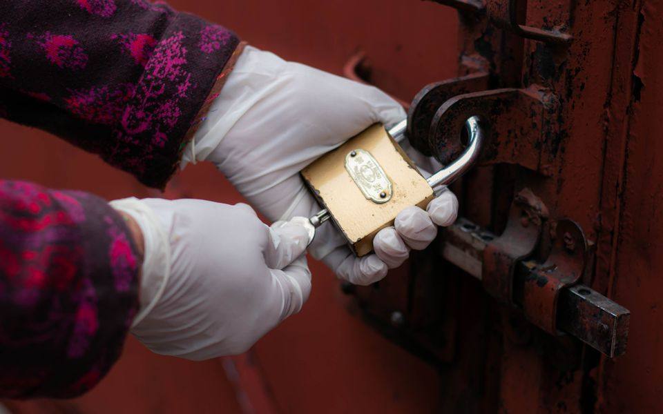 Pintu brankas bank berlapis baja